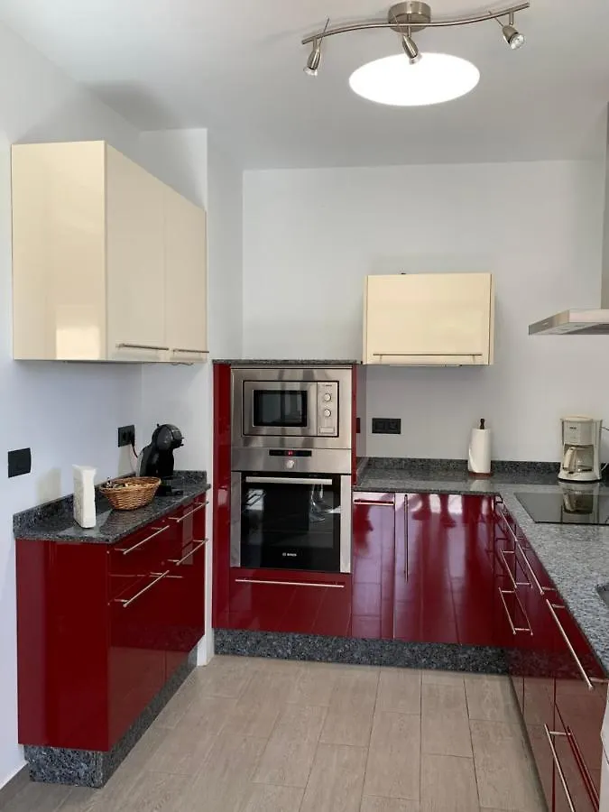 Lovely Villa Nico Playa Blanca, Hot Tub, Communal Pool 0*, Playa Blanca (Lanzarote)