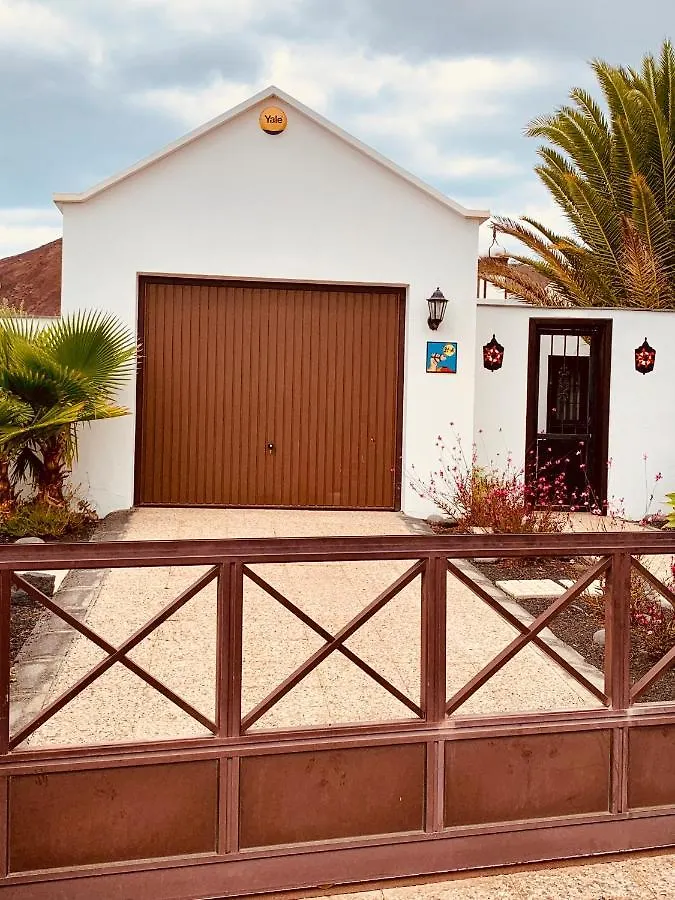 Lovely Villa Nico Playa Blanca, Hot Tub, Communal Pool  플라야블랑카