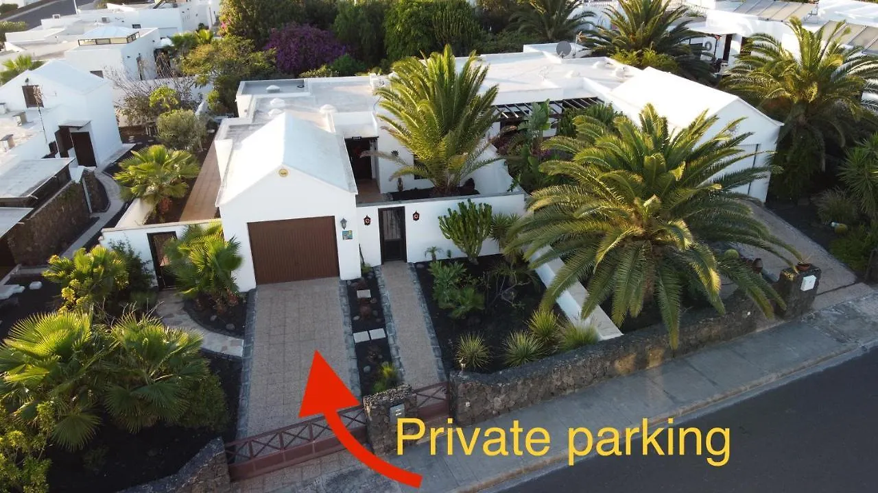 Lovely Villa Nico Playa Blanca, Hot Tub, Communal Pool  플라야블랑카