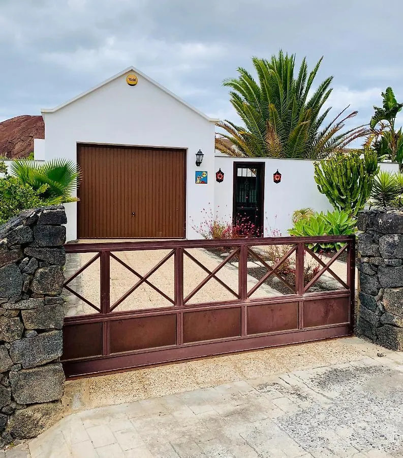 Lovely Villa Nico Playa Blanca, Hot Tub, Communal Pool 스페인