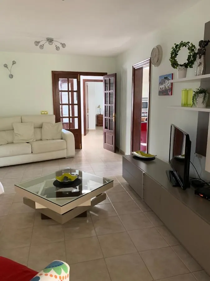 Lovely Villa Nico Playa Blanca, Hot Tub, Communal Pool