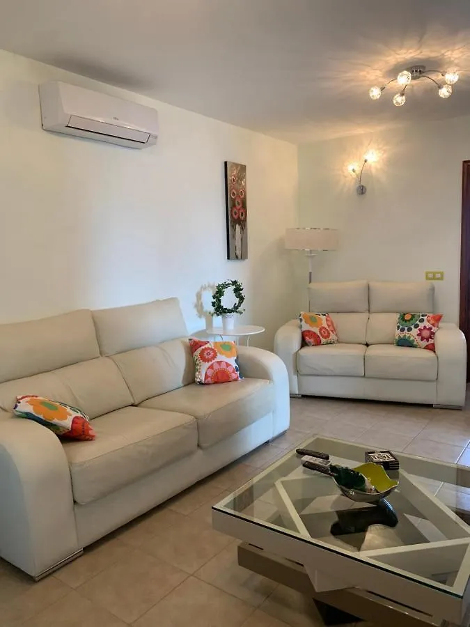 Lovely Villa Nico Playa Blanca, Hot Tub, Communal Pool 0*, Playa Blanca (Lanzarote)