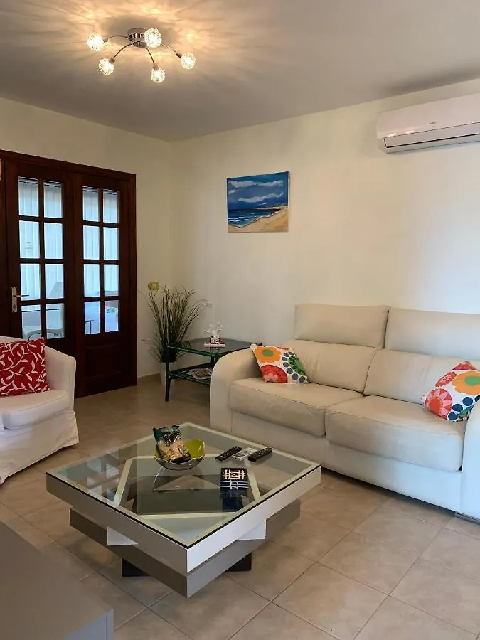 Lovely Villa Nico Playa Blanca, Hot Tub, Communal Pool  플라야블랑카